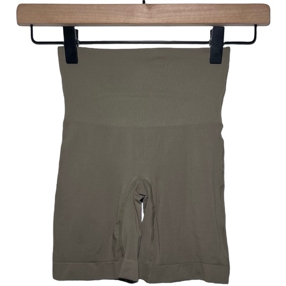 SKIMS Soft Smoothing Seamless Short in Army Green - Picture 3 of 5